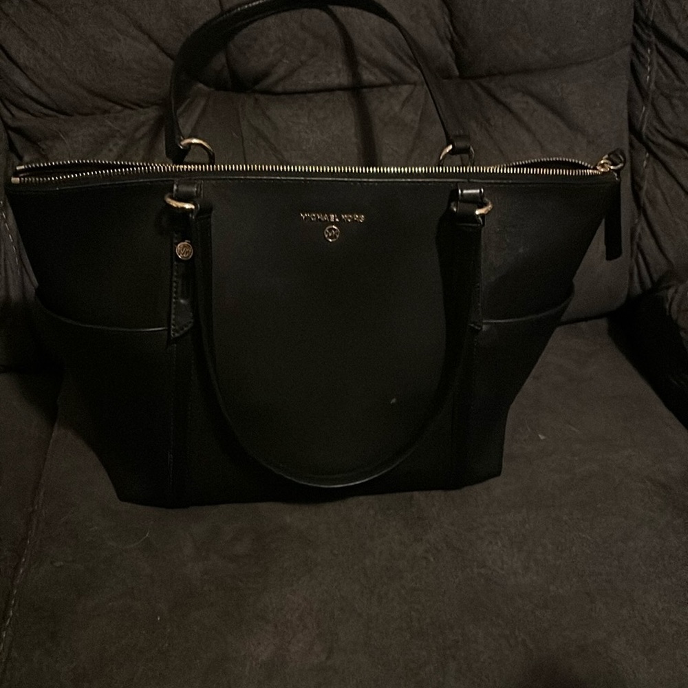 Michael kors tote bag.